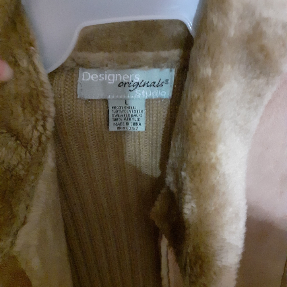 Sleeveless jacket